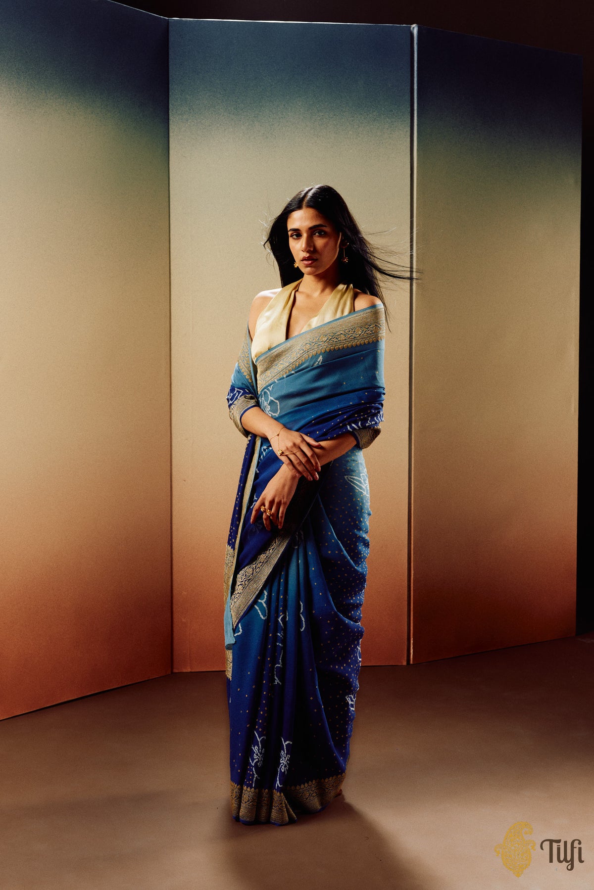 &#39;Periwinkle&#39; Blue Ombre Pure Georgette Banarasi Bandhani Handloom Saree