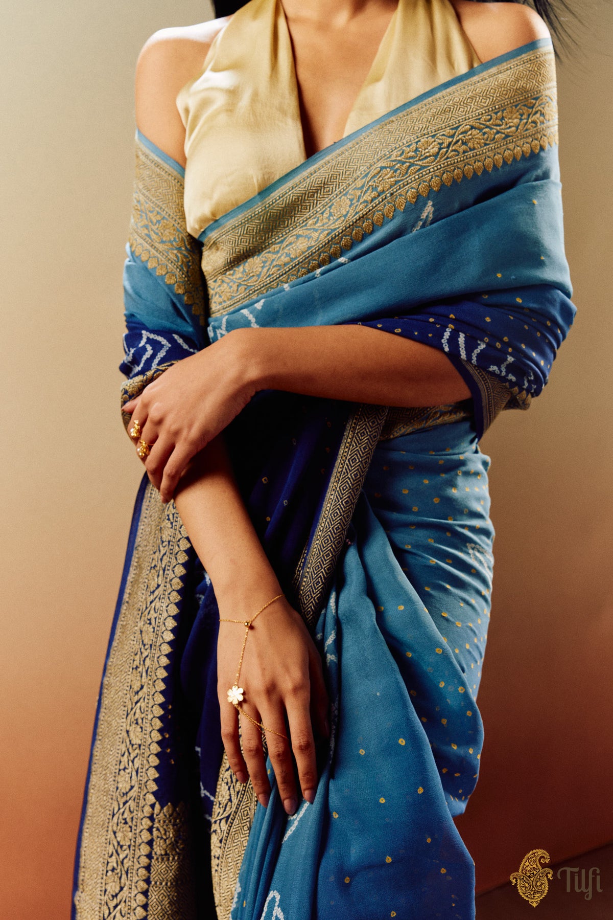 &#39;Periwinkle&#39; Blue Ombre Pure Georgette Banarasi Bandhani Handloom Saree