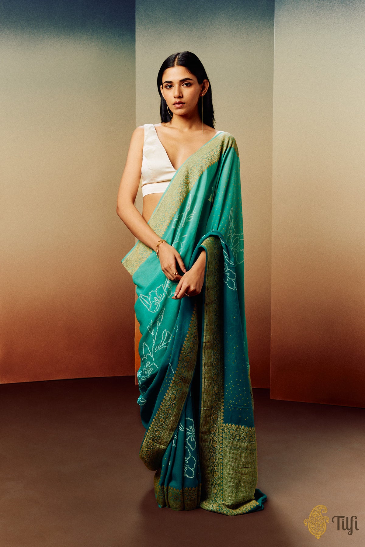 &#39;Periwinkle&#39; Teal Green Ombre Pure Georgette Banarasi Bandhani Handloom Saree