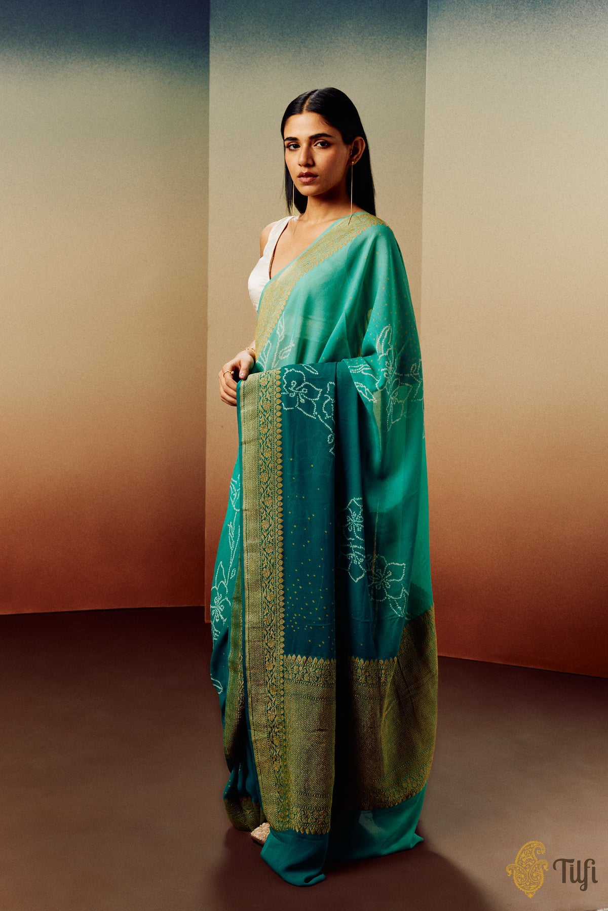 &#39;Periwinkle&#39; Teal Green Ombre Pure Georgette Banarasi Bandhani Handloom Saree