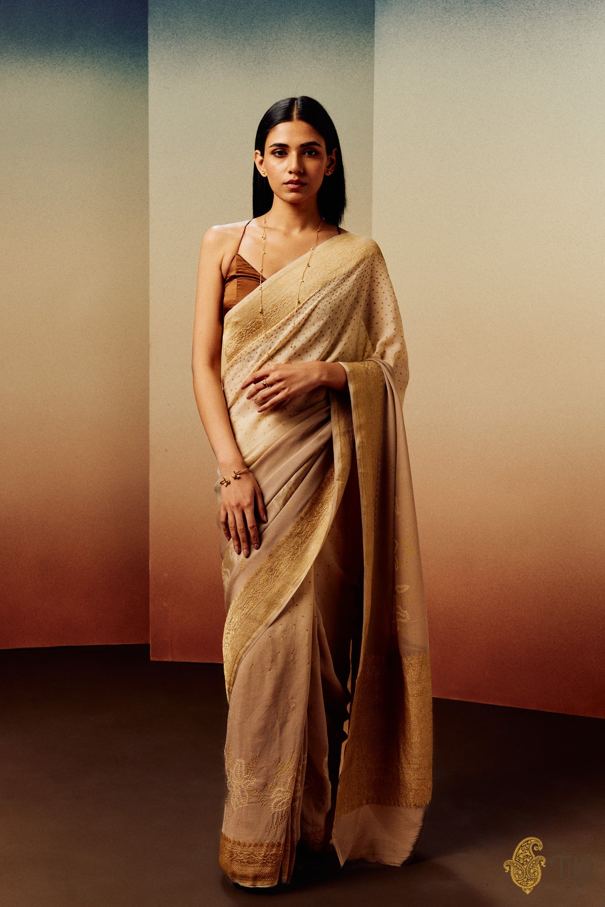 &#39;Lily&#39; Beige Ombre Pure Georgette Banarasi Bandhani Handloom Saree