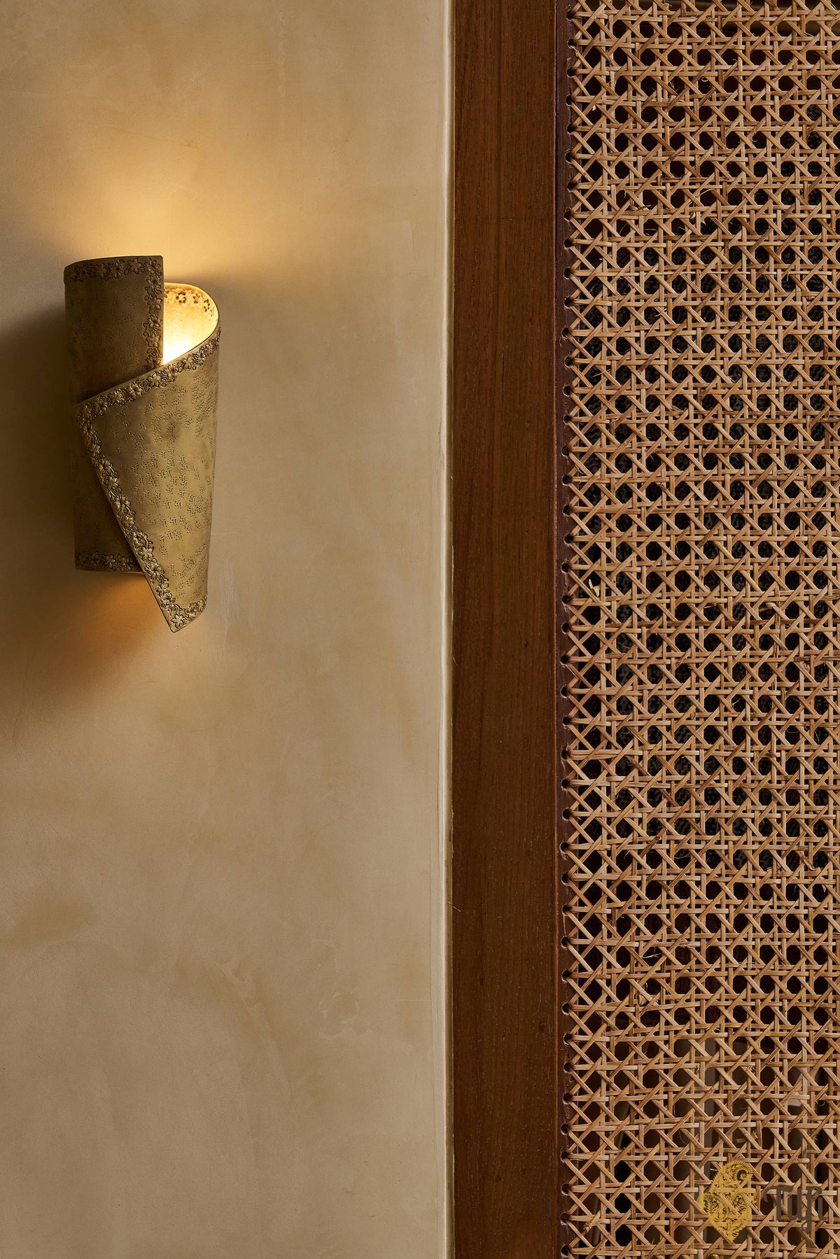 Pure Brass Metal Repoussé Light Sconce