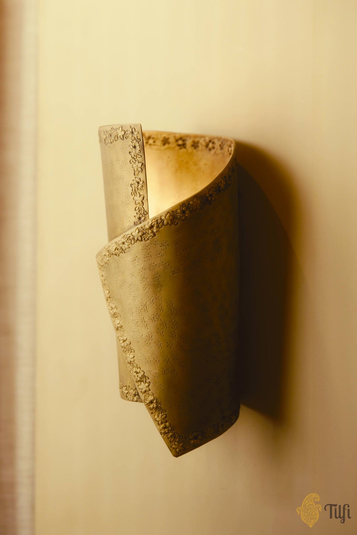 Pure Brass Metal Repoussé Light Sconce