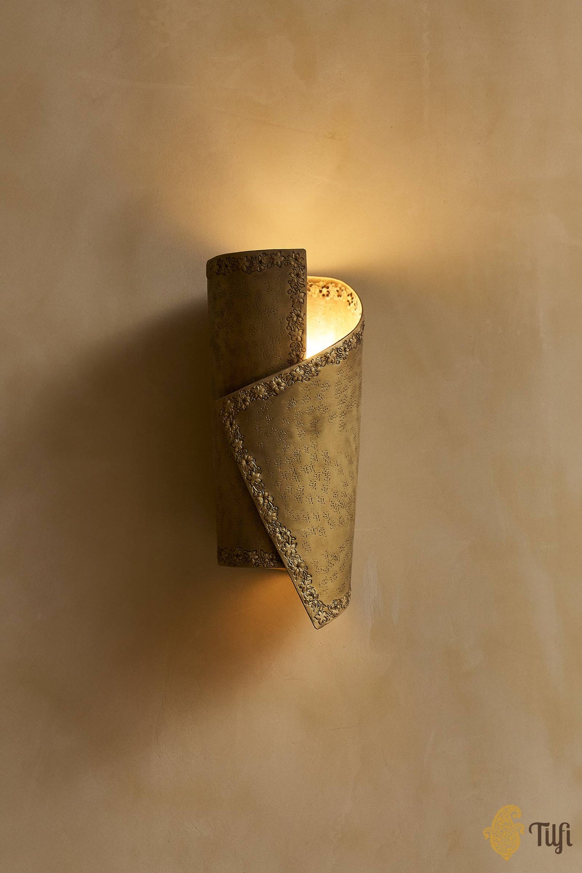 Pure Brass Metal Repoussé Light Sconce