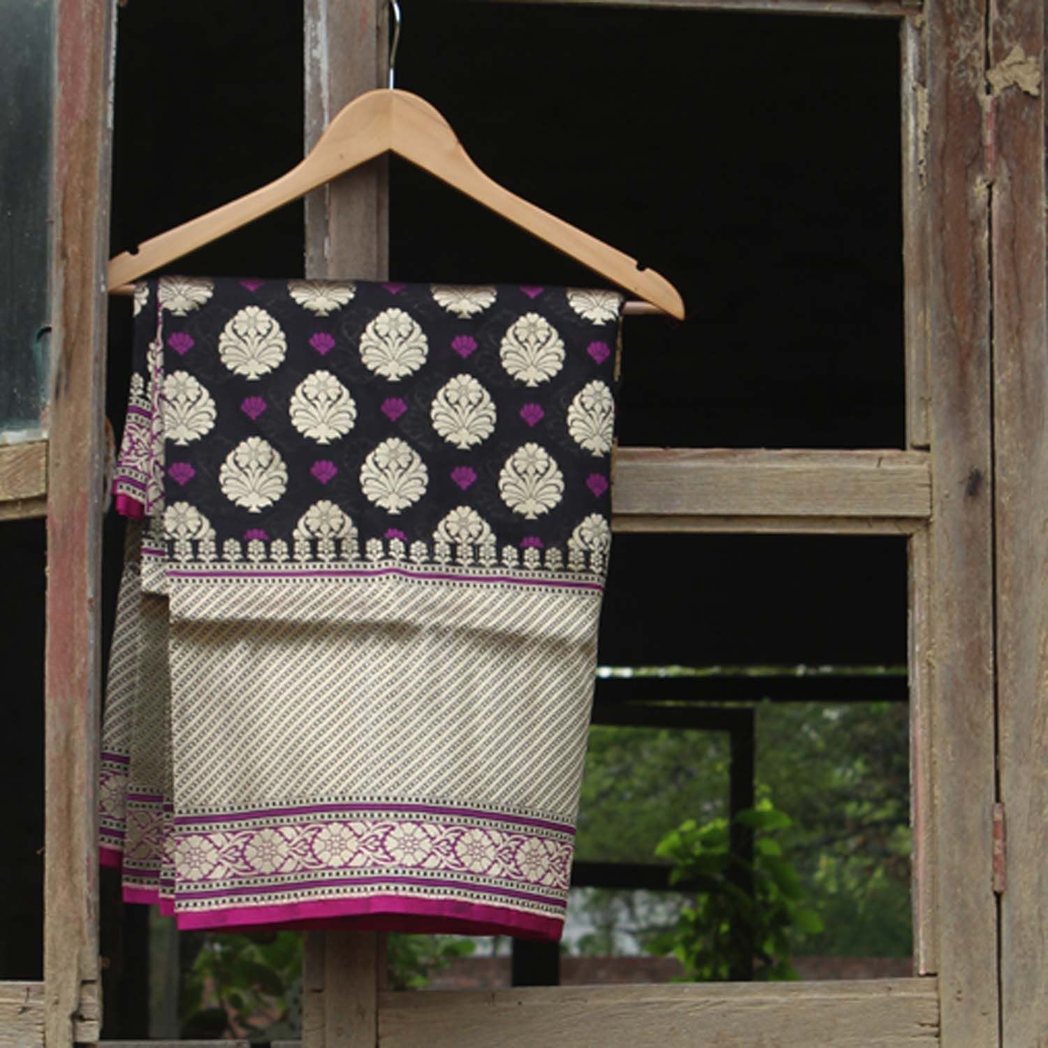 Black Pure Silk Georgette Banarasi Handloom Saree - Tilfi