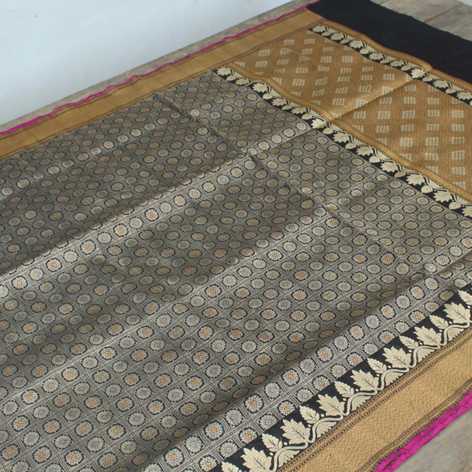 Black Pure Silk Georgette Handloom Banarasi Saree - Tilfi