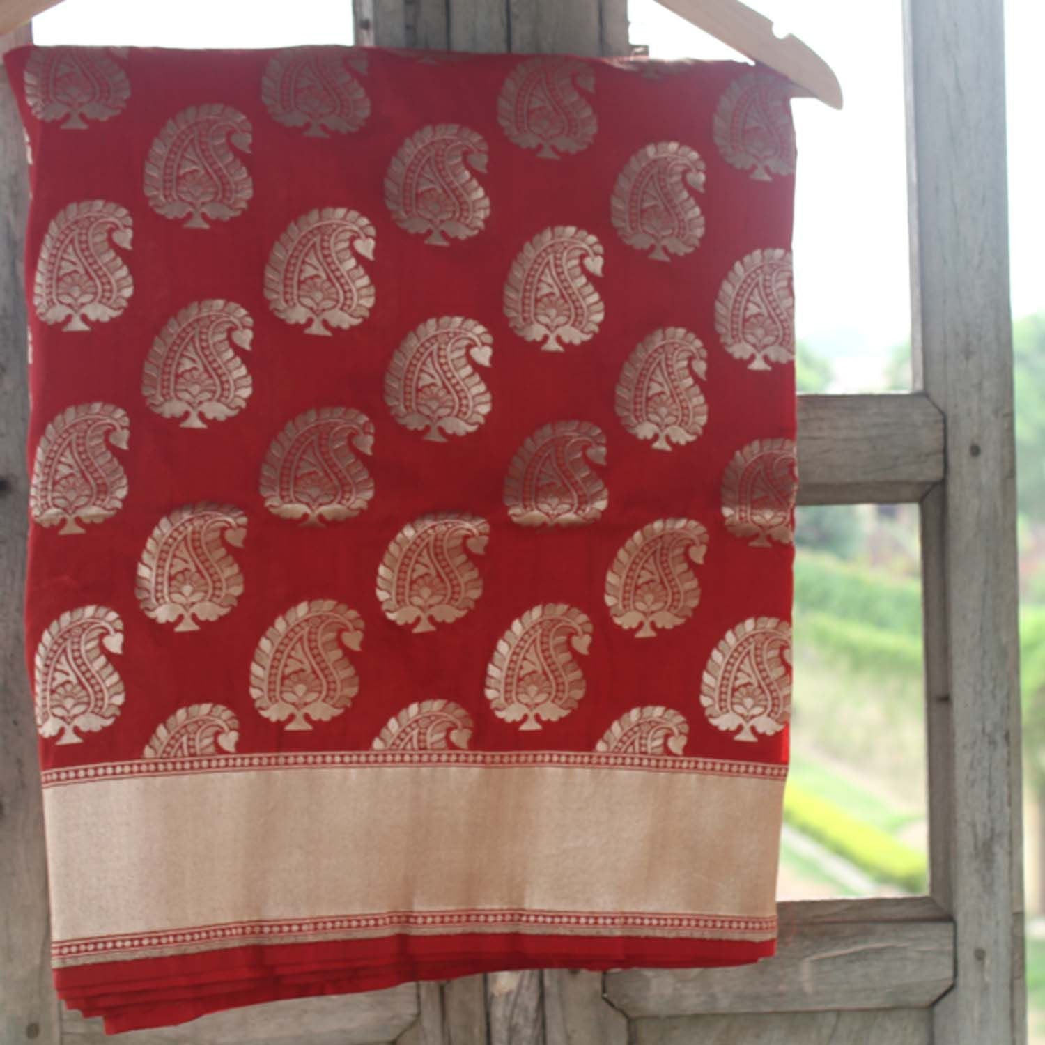 Red Pure Silk Georgette Banarasi Handloom Saree - Tilfi