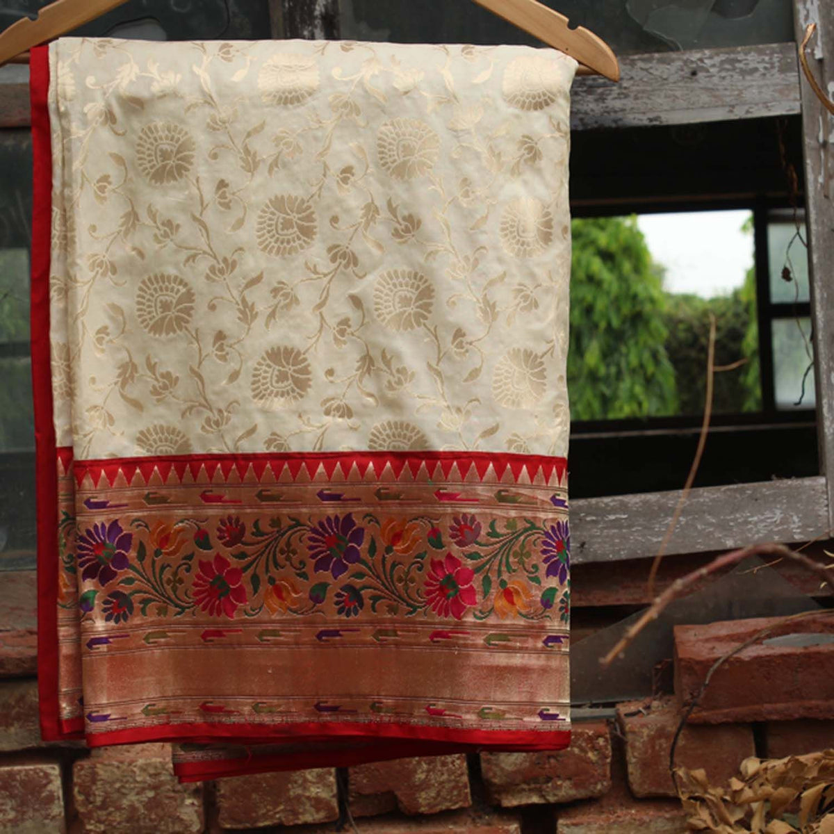 Off-White Pure Katan Silk Banarasi Handloom Saree - Tilfi