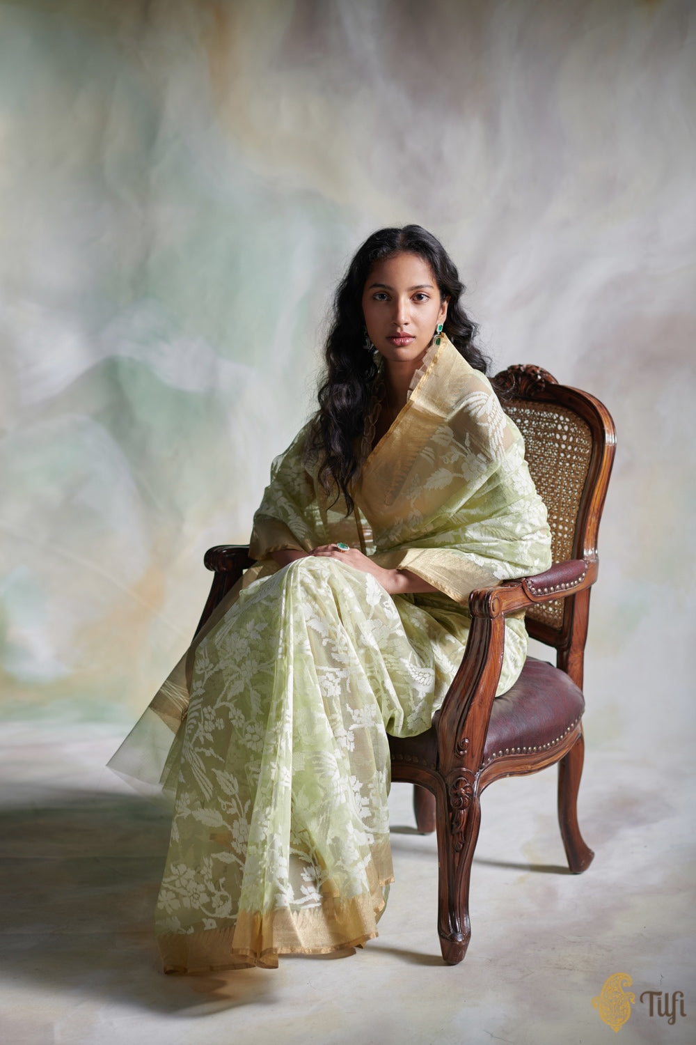 Royal sitting pose in saree || 20 poses Idea || latest 2021 || RADHA  RAJVANSHI || #BIHARIGIRL - YouTube